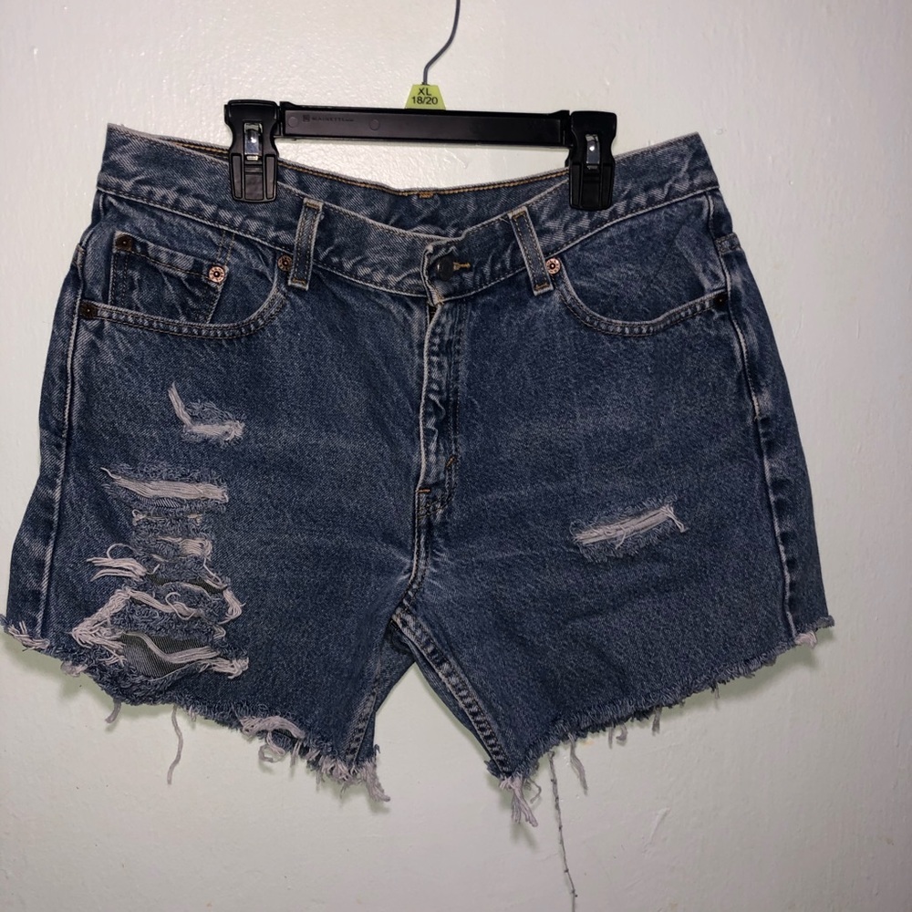 Womens Levi’s Ripped Shorts Size 13s - Picture 3 of 10